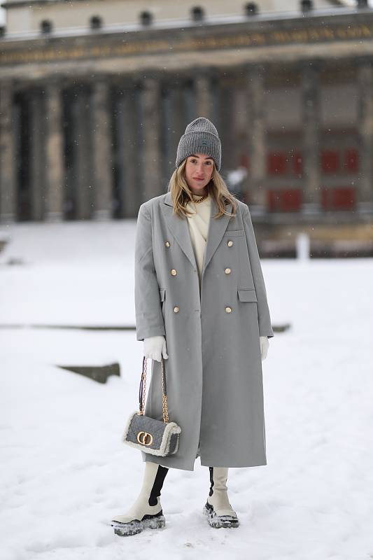 中年女人怎麼穿才好看？有了這些巧思，你也會穿得顯年輕又不雷人