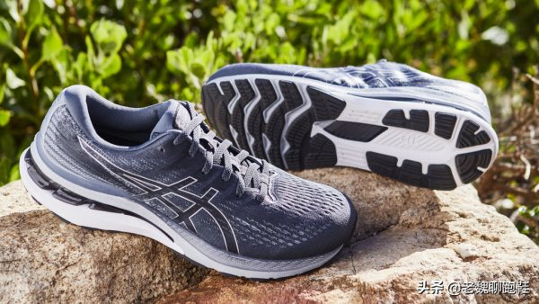 穿了一年耐克突然換成亞瑟士，跑完五公里後，高下立判