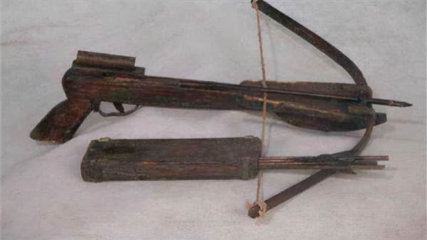 四川出土1700年前的古墓,墓中發現幾十只諸葛連弩,諸葛亮真聰明 四川出土1700年前的古墓,墓中發現幾十只諸葛連弩,諸葛亮真聰明