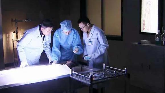 浴缸裡的懸疑案,一封日期造假的遺書 浴缸裡的懸疑案,一封日期造假的遺書