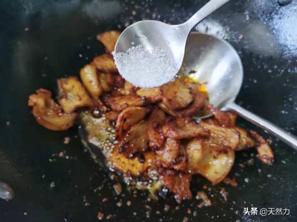 回鍋肉怎麼做才好吃？來看看傳統的川菜做法，肥而不膩，真解饞