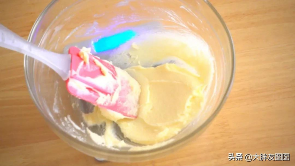 看起來特別醜陋的小點心，一口下去，酥到骨子軟