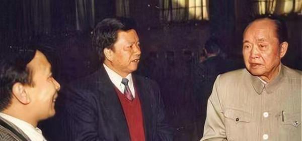 他17歲參加革命，後任武警原政委，岳父是開國元帥，妻子是少將