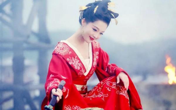 誰說大紅太俗氣?這6位紅衣造型又酷又颯,歪頭殺邪媚直擊觀眾心 誰說大紅太俗氣?這6位紅衣造型又酷又颯,歪頭殺邪媚直擊觀眾心