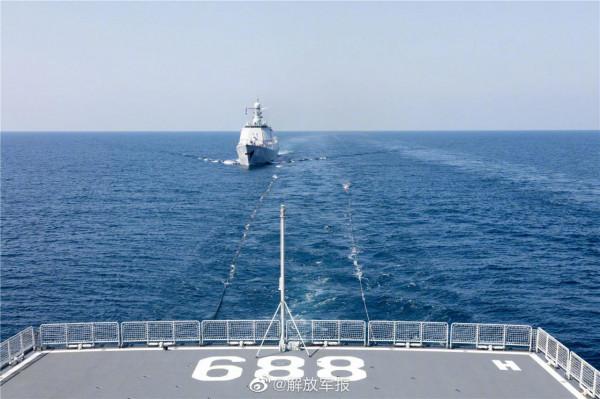 海軍第39批護航編隊進行綜合補給