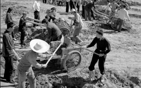 毛主席為什麼要堅持幹部“下放勞動”及試圖達到的目的種種