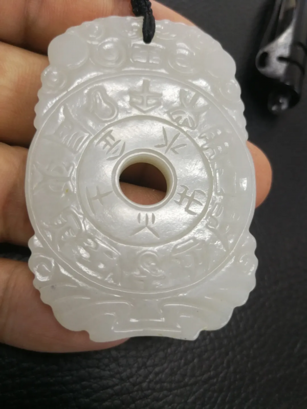 新結緣的玉石怎麼會死?死玉還能戴嗎? 新結緣的玉石怎麼會死?死玉還能戴嗎?