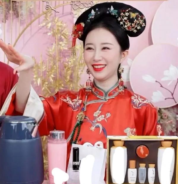 舒暢直播，榮登帶貨榜單榜首，沒想到做主播的她也如此優秀