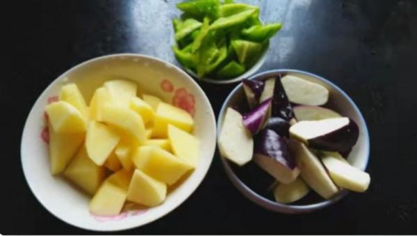 隔離在家做一道地三鮮