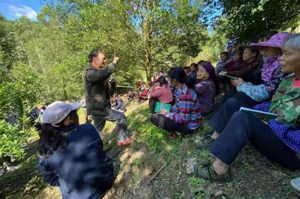 村裡新年味兒更濃 農民們過上了好日子