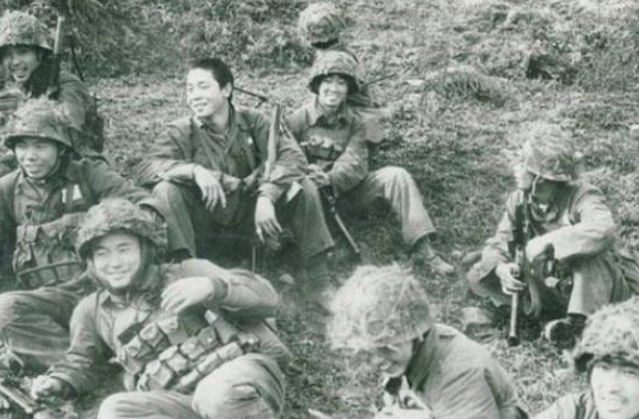 35年前,31名突擊隊員接到密令,最後有多少個人走出戰場? 35年前,31名突擊隊員接到密令,最後有多少個人走出戰場?