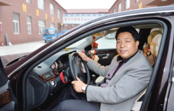 1993年，浙江大姐給落難少年10塊錢，少年尋她20年，拿100萬報恩