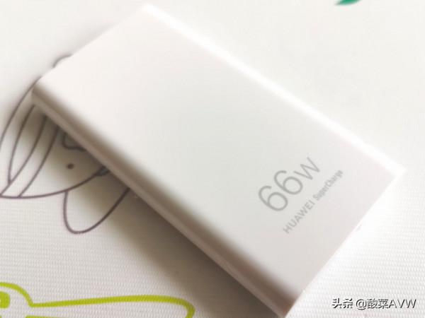 華為超薄氮化鎵充電頭開箱!纖薄小巧、氮化鎵技術、多裝置支援 華為超薄氮化鎵充電頭開箱!纖薄小巧、氮化鎵技術、多裝置支援