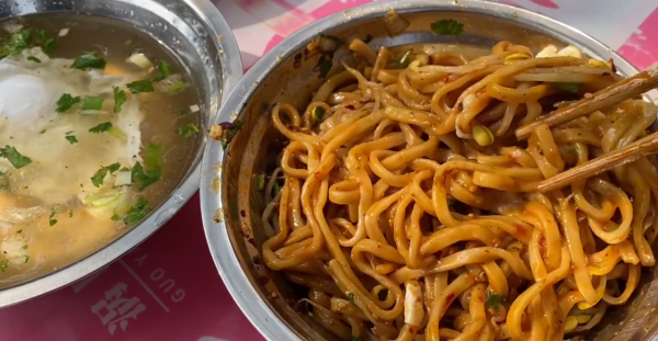 安徽大姐做麵條，2分鐘就出鍋，半生不熟味道好，5元一份量還大