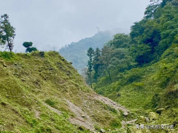 距成都80多公里的冷門徒步勝地，山中風景原始，古道滄桑古廟深藏