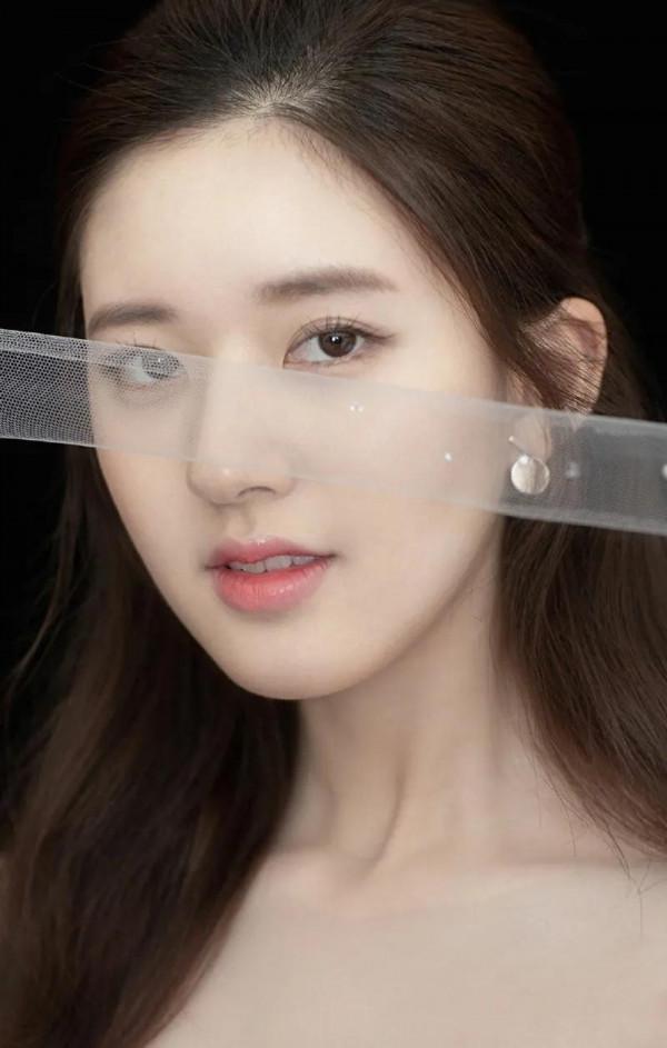 趙露思，青年演員，猶如怒放的玫瑰