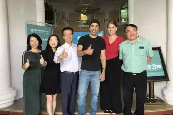 奧巴馬弟弟做了河南“上門女婿”，三請不回，坦言在中國獲得重生