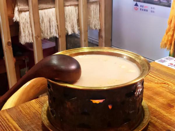 北京的蒙古餐廳，帶您感受一下大口吃肉，大口喝酒的快感