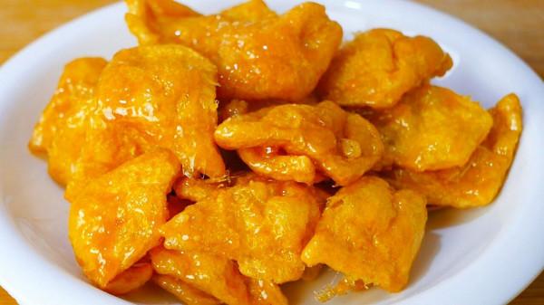 雞蛋別炒著吃，教你一個新吃法，往鍋裡一倒，個個鼓大泡，真美味