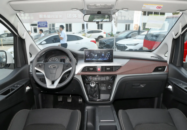 瑞風M3用車成本分析，3000km公里首保免費，每公里油耗費用0&period;58元