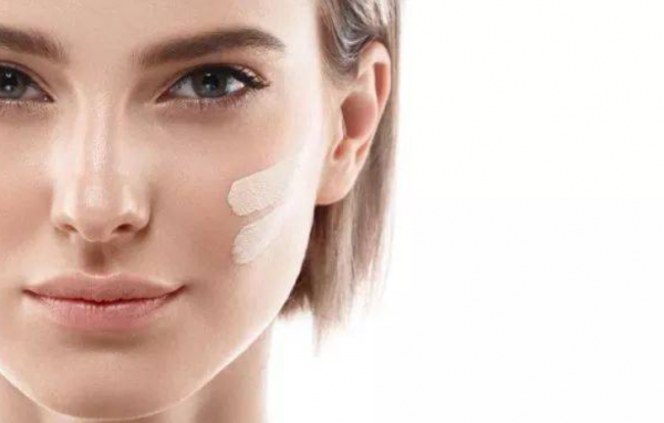 底妝總是卡粉?除了選對粉底以外,再做好這些,才能讓妝容更服帖 底妝總是卡粉?除了選對粉底以外,再做好這些,才能讓妝容更服帖