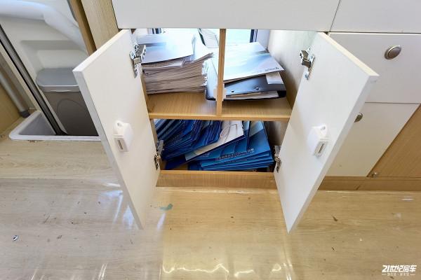 12V+48V雙電源系統!大空間配置全面,升級銀燕C05平頭房車 12V+48V雙電源系統!大空間配置全面,升級銀燕C05平頭房車