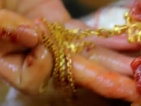 2018年她在釣到的魚裡發現金項鍊和24顆珍珠，後來怎麼樣了？