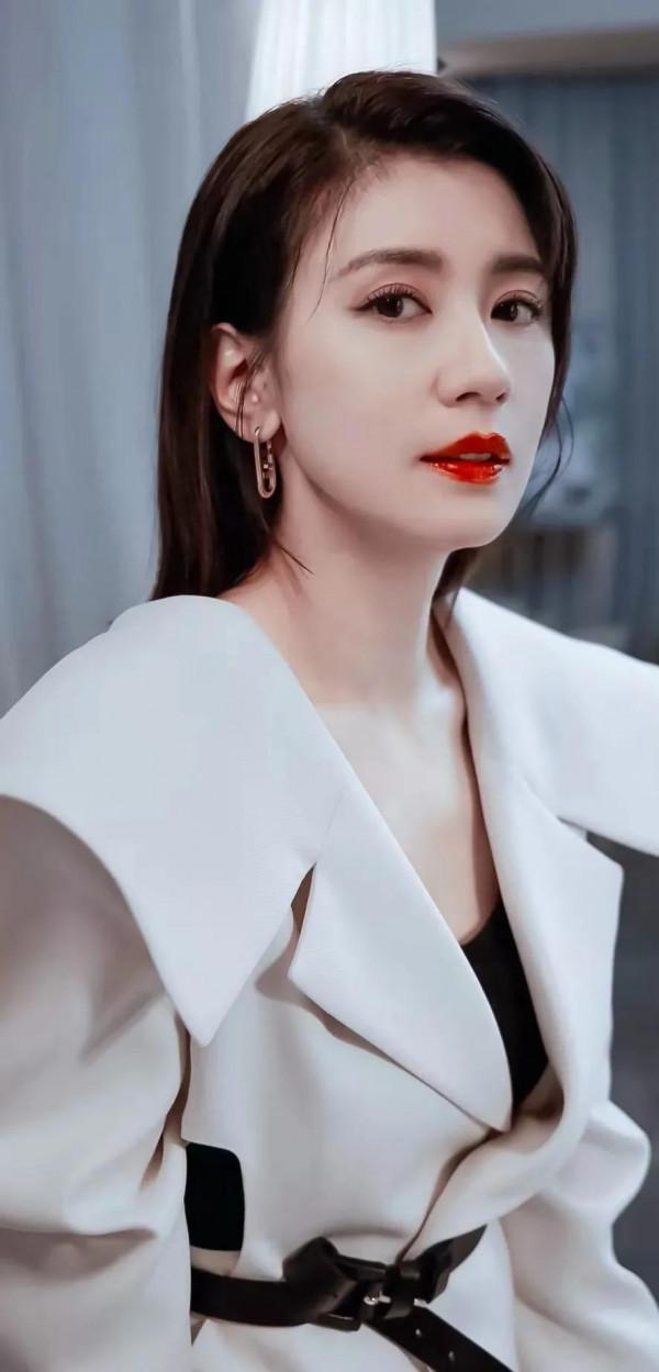 有喜歡賈靜雯的嗎？真的是很有靈氣，她演的趙敏無人超越