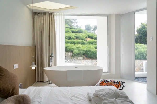 杭州民宿圈又一新作!270°落地玻璃躺看茶園,私享西湖邊避世秘境 杭州民宿圈又一新作!270°落地玻璃躺看茶園,私享西湖邊避世秘境