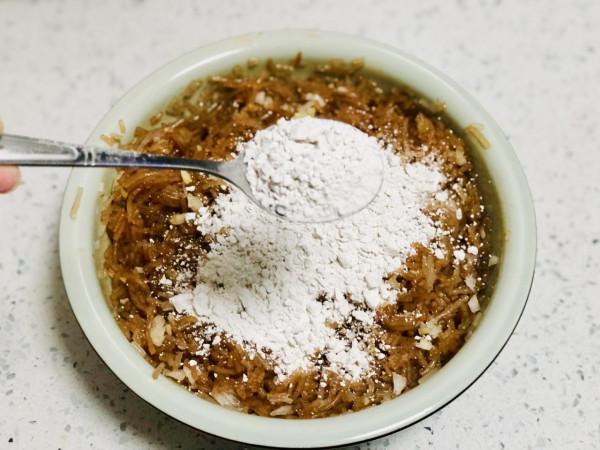 炸丸子別總加蔬菜和肉，教你河南特色“貓頭丸”，一口一個嘎嘣脆