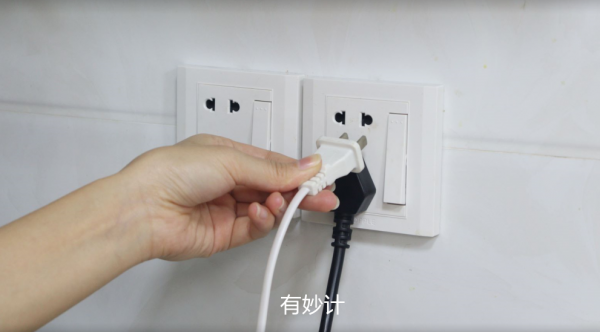 為什麼廚房插座嚴禁同時插2個插頭?原來存在隱患,看完漲知識 為什麼廚房插座嚴禁同時插2個插頭?原來存在隱患,看完漲知識