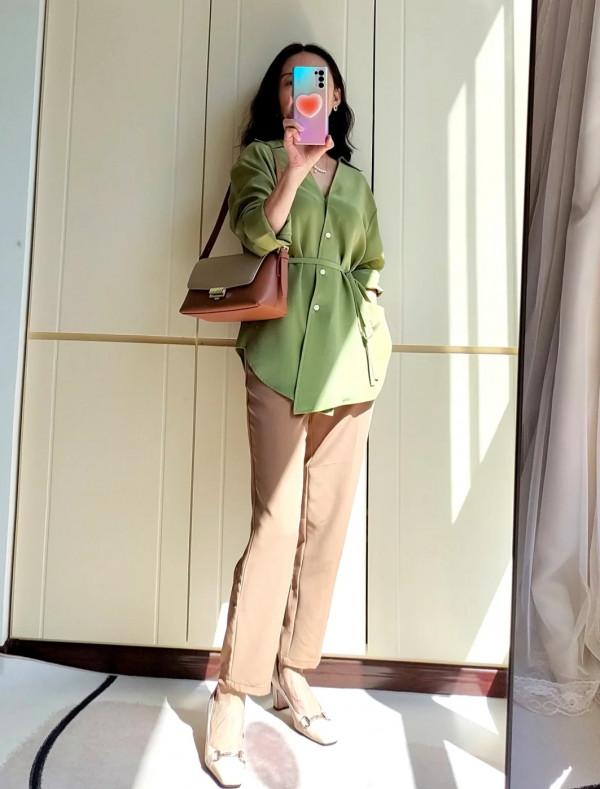 這位50歲的媽媽也太會穿了,一件衣服多種搭配,這3種穿法好驚豔 這位50歲的媽媽也太會穿了,一件衣服多種搭配,這3種穿法好驚豔