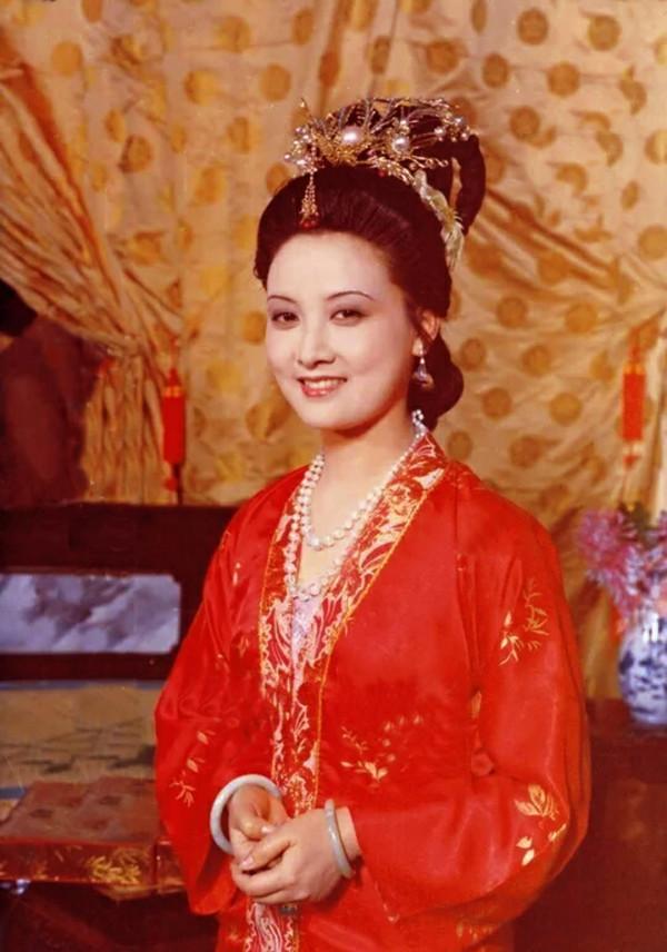 鄧婕：與張國立結婚33年，她看到了丈夫的白髮和心痛