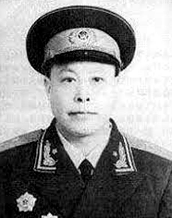 丁盛指揮所的成員,九一三事件後被下放,復出後擔任大軍區顧問 丁盛指揮所的成員,九一三事件後被下放,復出後擔任大軍區顧問