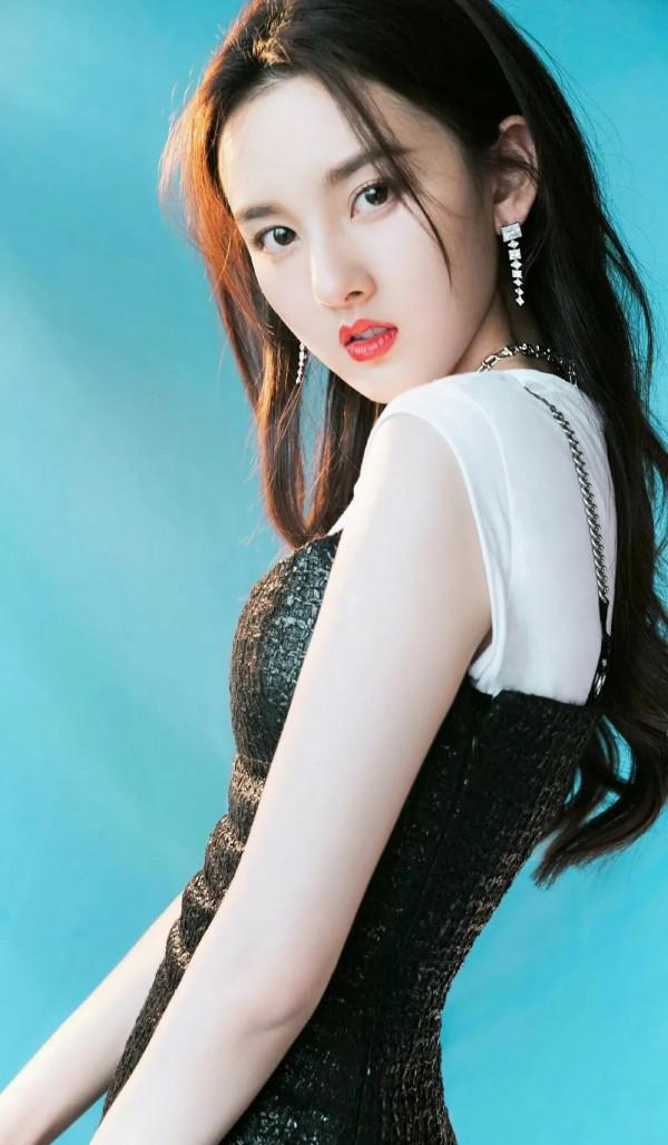 有喜歡宋祖兒的嗎？是曾經的小哪吒，也是大方得體的喬四美