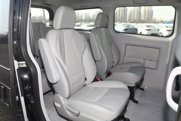 軸距2810mm，配1&period;5T發動機，可迸發150匹，瑞風M3實力如何？