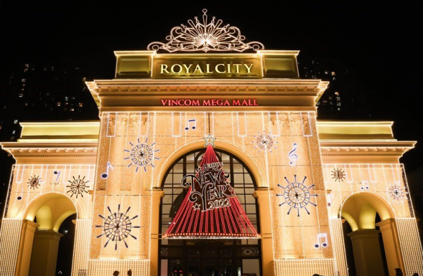 越南人熱衷過洋節，首都街頭聖誕節氣氛濃郁