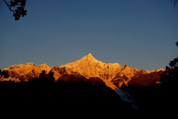 30年前,17人攀登梅里雪山,當地原住民阻攔未果,登山隊全部遇難 30年前,17人攀登梅里雪山,當地原住民阻攔未果,登山隊全部遇難