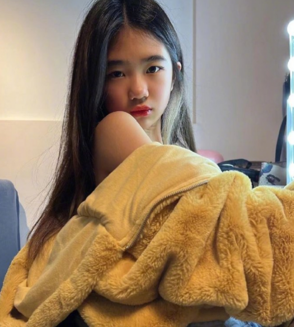 汪峰王菲小瀋陽黃磊女兒未成年打扮早熟，曹格女兒11歲就濃妝豔抹
