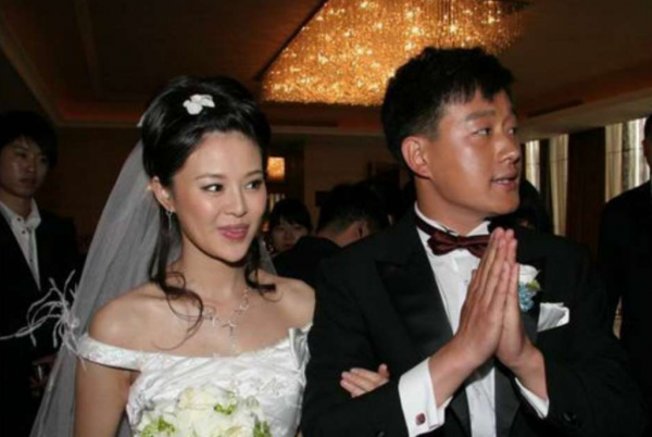 關悅：曾被佟大為分手，以淚洗面，複合後恩愛至今生三子幸福美滿