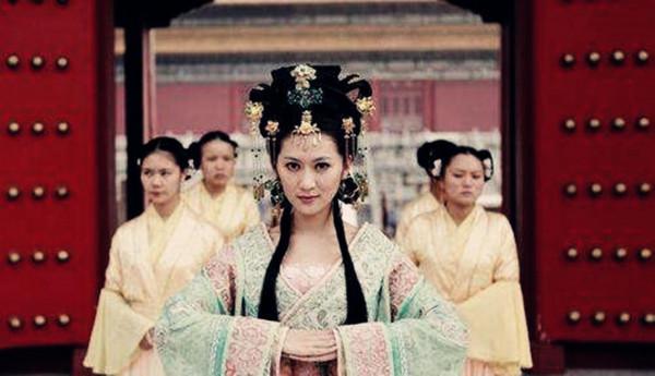 亂世妖后心若蛇蠍,導致皇室眾王互相殘殺,天下分崩離析 亂世妖后心若蛇蠍,導致皇室眾王互相殘殺,天下分崩離析