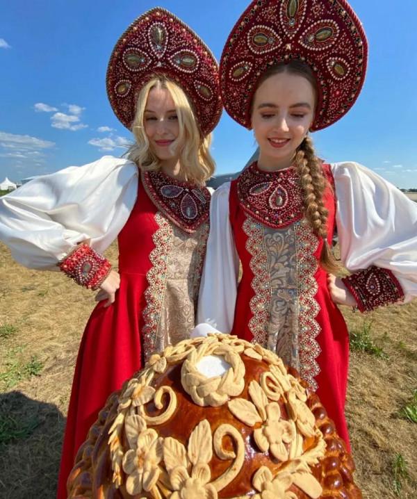 25張圖片看奇妙世界,青花陶瓷服裝,日本透明廁所 25張圖片看奇妙世界,青花陶瓷服裝,日本透明廁所