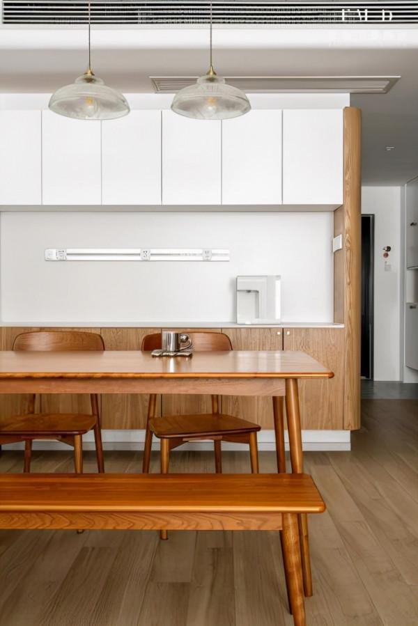 92㎡剛需小三室，原木+布藝打造日式風，簡單又治癒的氛圍很心安