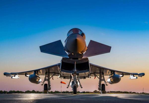 中國武器老客戶風向改變？孟加拉欲購16架颱風，殲10梟龍輸在哪？