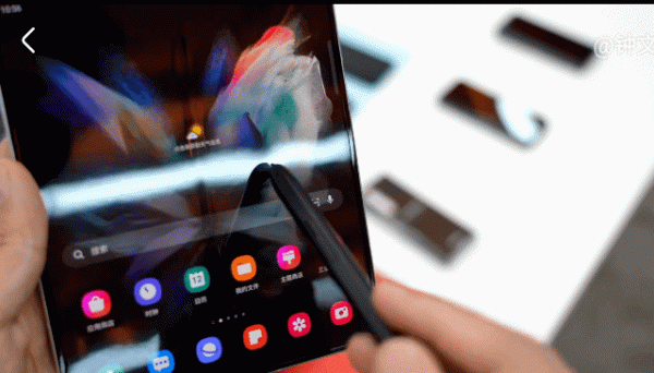 三星和華為摺疊手機，你更喜歡哪一款？