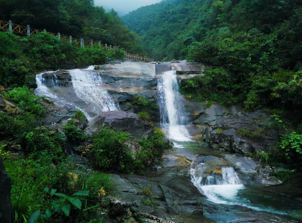 江西一旅遊風景區走紅，擁有瀑布200餘處，姿態各異值得一去