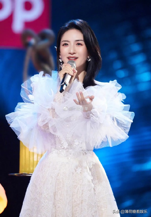 湖南衛視跨年晚會集體翻車，14位主持人亂成團，多位明星唱歌跑調