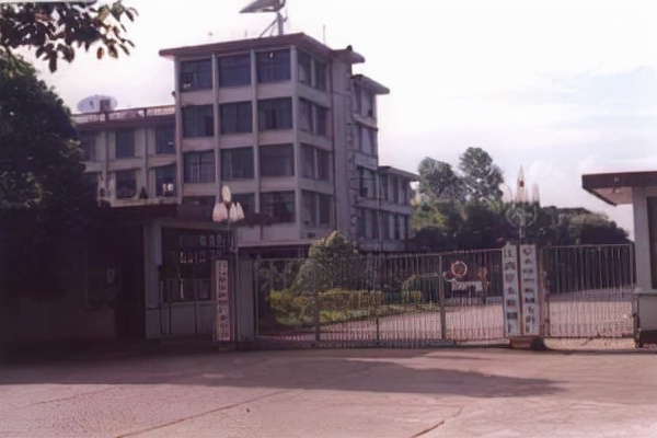 皖西一處軍工廠，職工4000多人，廠區36萬平方米，如今輝煌不在