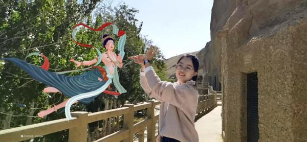 敦煌莫高窟的飛天“飛”到了遊客身邊