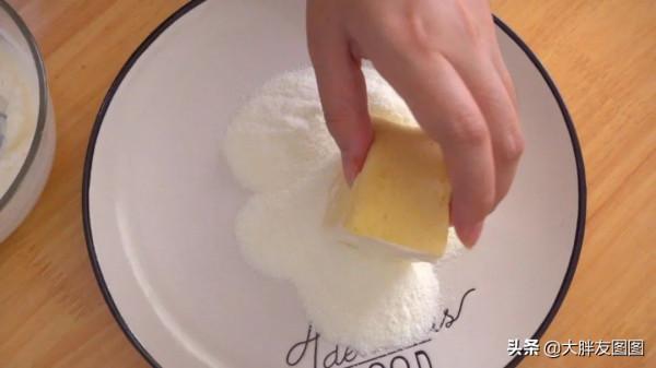 揭秘！冰乳酪蛋糕的簡易做法，不需要烤箱，好吃不上火